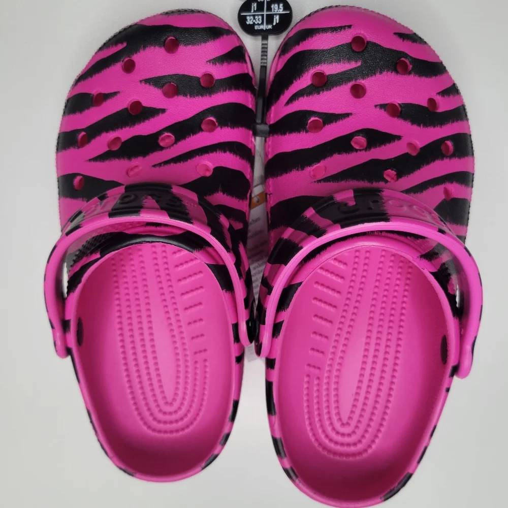 Crocs Clog Size J1 Classic Graphic New Sandals - Picture 1 of 8